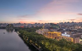 Sheraton Guilin Hotel & Elephant Trunk Hill & Li River Scenic Area